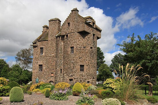 Claypotts Castle