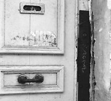 A door in Lille by Juan Saravia
