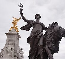 Victoria Monument by Christopher Cullen