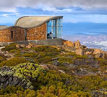 Pinnacle shelter at Mount Wellington by Darren Stones