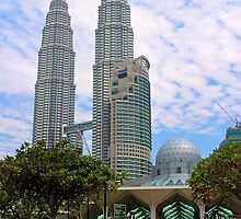 Mosquee & Twin Towers - Kuala Lumpur, Malaysia. by Tiffany Lenoir
