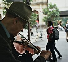 Violinist by MichaelCouacaud