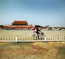 Balloons and Tiananmen Gate by taumh
