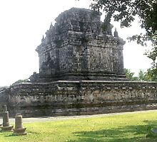 Mendut Buddhist temple by steppeland