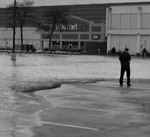 People amazed .... flood 2010 by Scott Curti
