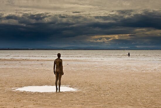 antony gormley beach figures