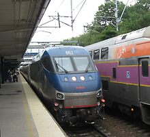 662 Amtrak Regional and 1706/1050 MBTA Commuter Rail by Eric Sanford