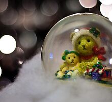 Snow globe bears by Lissywitch