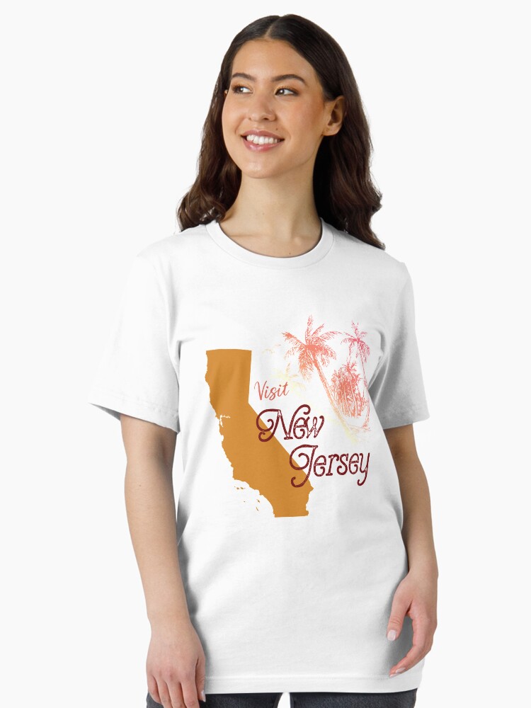 Imagen 2 de 7, Camiseta esencial con la obra Visita Nueva Jersey (Estado incorrecto) California, diseñada y vendida por Donovanolson.