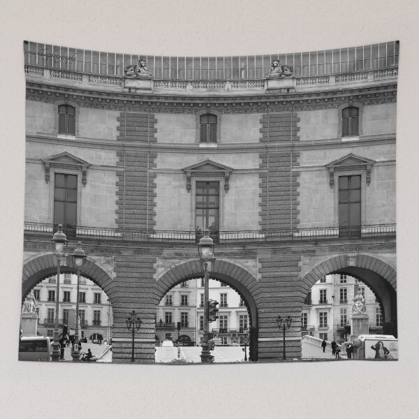 Aperçu de l'œuvre Musée du Louvre - Place du Carrousel - Paris - Noir et blanc créée et vendue par Yannik Hay.
