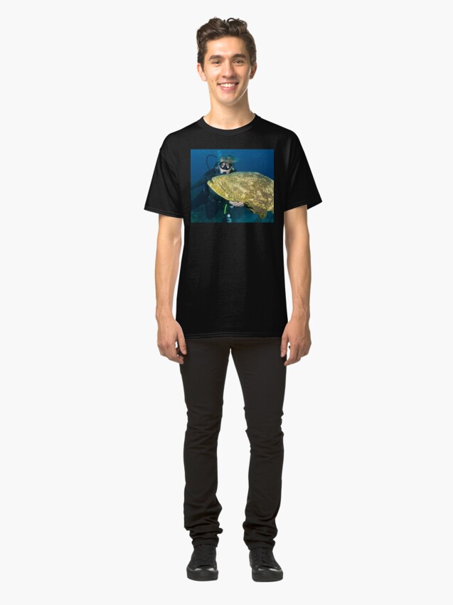 Alternate view of Chris petting a Goliath Grouper Classic T-Shirt