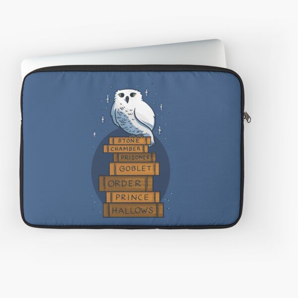 Aperçu de l'œuvre Un hibou avec les livres créée et vendue par polliadesign.