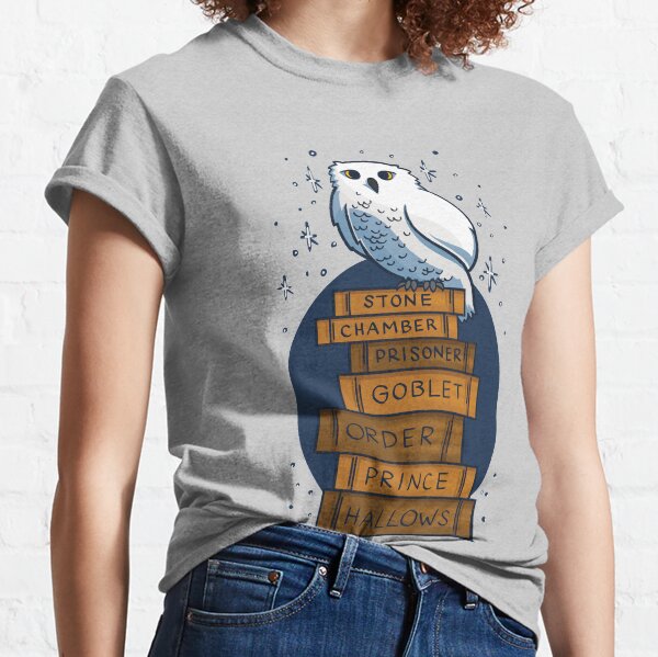 Un hibou avec les livres T-shirt classique