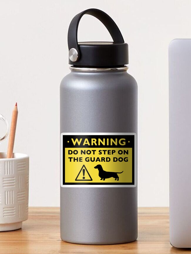 Aperçu 1 sur 3. Sticker avec l'œuvre Avertissement humoristique de chien de garde teckel créée et vendue par ShortCoffee.