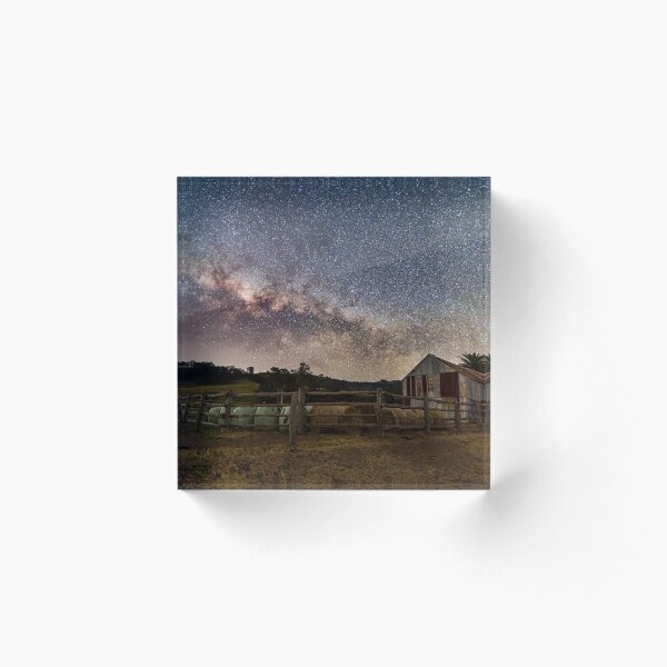 Aperçu de l'œuvre Northern Milky Way au-dessus d'un hangar agricole créée et vendue par Andrew Murrell.