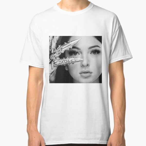 Eva queen Classic T-Shirt