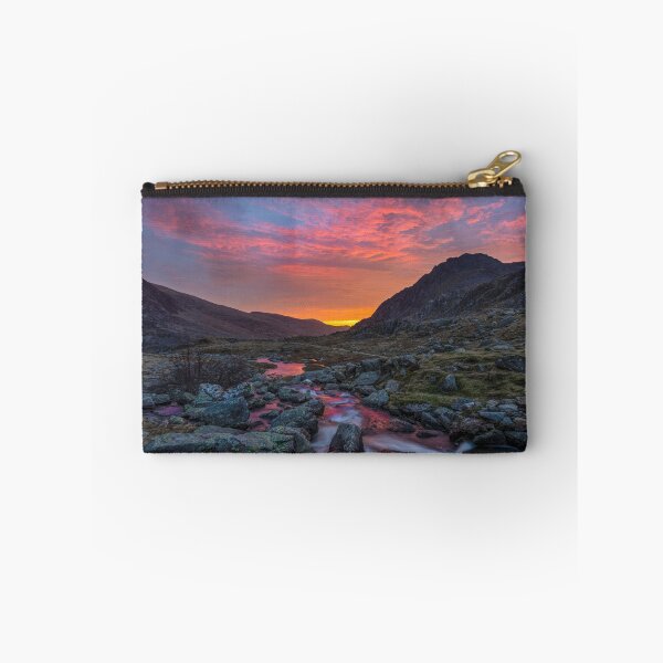 Artikelvorschau, Cwm Idwal mit Tryfan Hintergrund entworfen und verkauft von Chris V Evans.