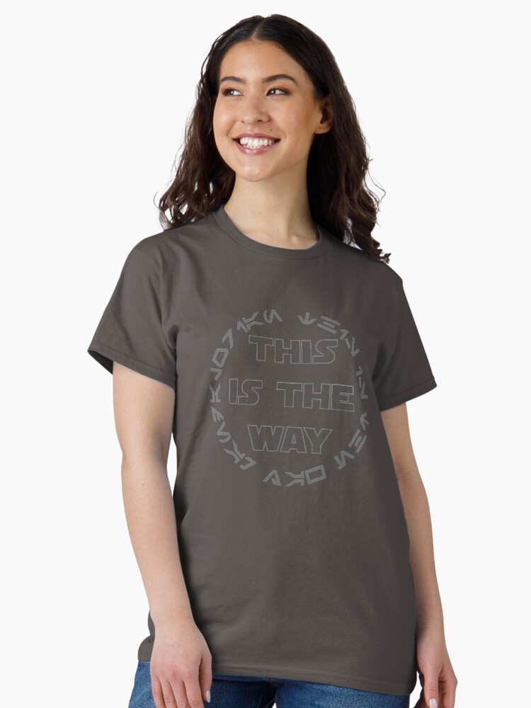 Imagen 2 de 7, Camiseta clásica con la obra Esta es la forma., diseñada y vendida por altdisney.