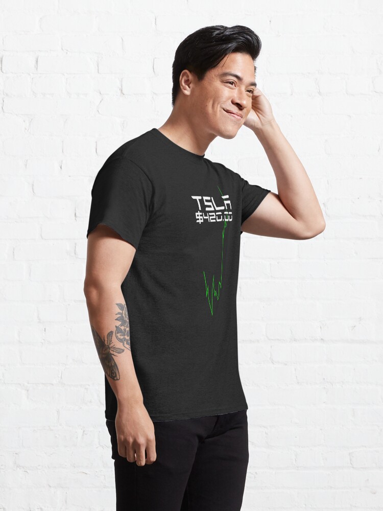 Discover TSLA Hits 420! Classic T-Shirt