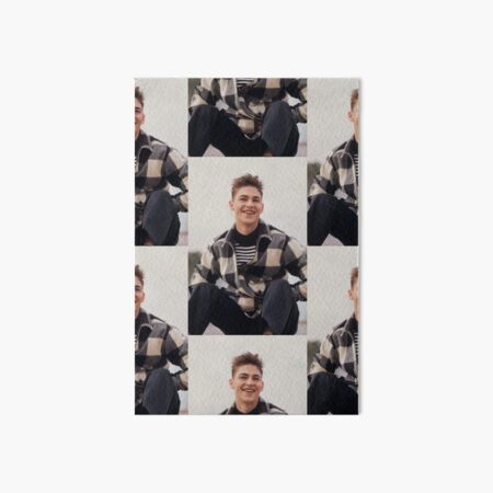 Hero Fiennes-Tiffin Lámina rígida