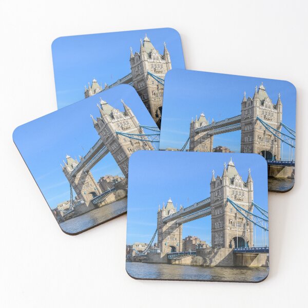 Aperçu de l'œuvre Tower Bridge contre le ciel bleu créée et vendue par lena-maximova.