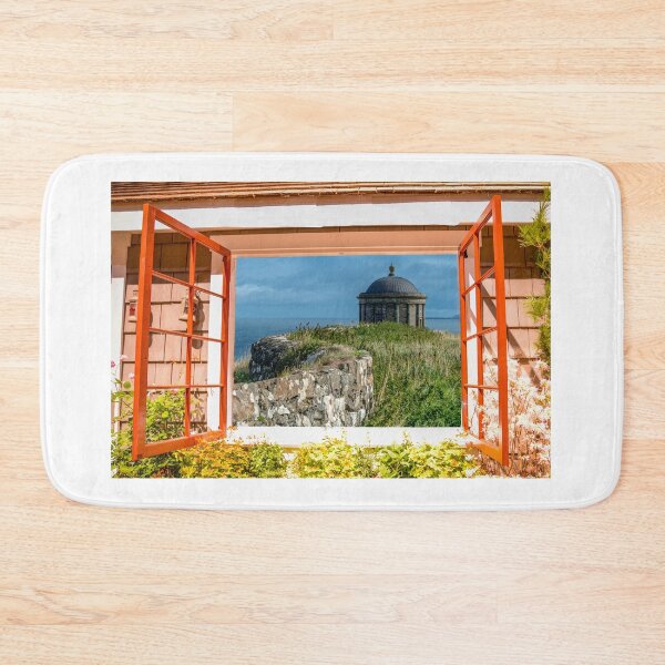 Artikelvorschau, Ein Cottage-Blick auf den Mussenden-Tempel am Rande der Klippe in der Nähe von Castlerock, Nordirland entworfen und verkauft von articlave.