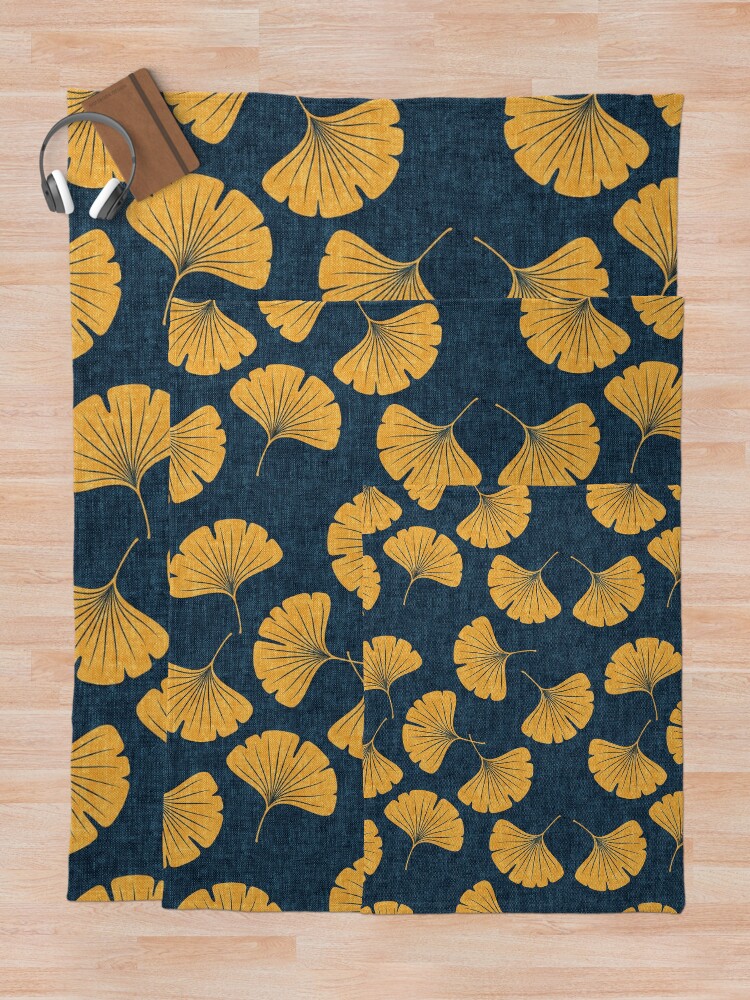 Ginkgo biloba - gingko leaves - blue | Throw Blanket