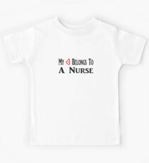 Mein Herz gehört einer Krankenschwester - lustiges Krankenschwester-T-Shirt Kinder T-Shirt