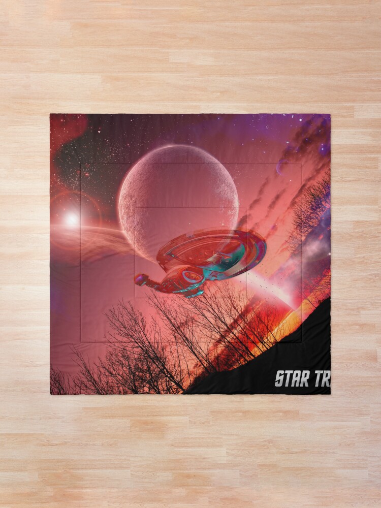 Alternate view of Star Trek, Voyager spaceship Comforter