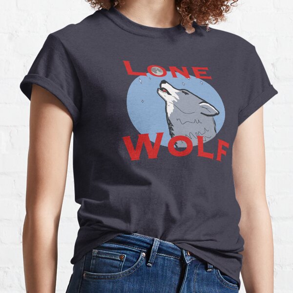 Lone wolf howling under the moon Classic T-Shirt