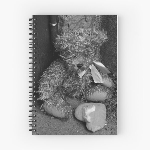 Artikelvorschau, Das Ende der Kindheit - Mit gebrochenem Herzen entworfen und verkauft von MetalPhoto.