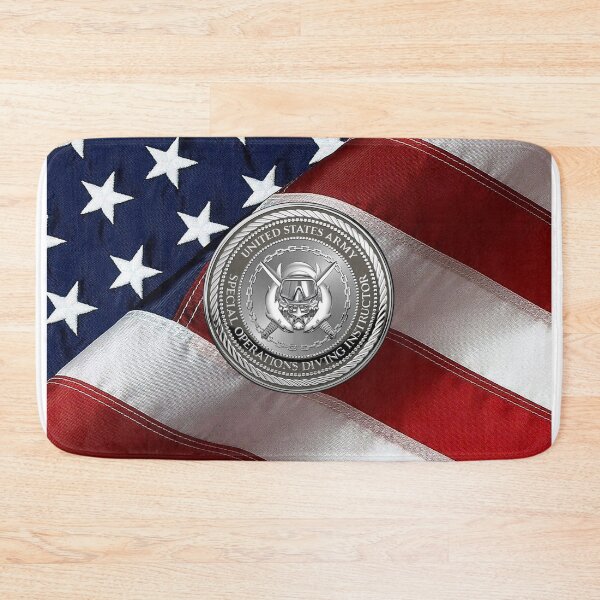 Artikelvorschau, U.S. Army Engineer Divers – Special Operations Diving Instructor Badge Special Edition über amerikanischer Flagge entworfen und verkauft von Serge Averbukh Art Studio.