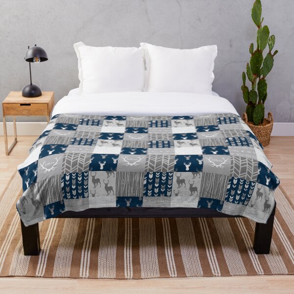 Artikelvorschau, Patchwork Woodland - Marineblau und Grau entworfen und verkauft von SugarPineDesign.