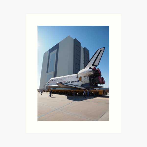 Atlantis arriving at the VAB Art Print
