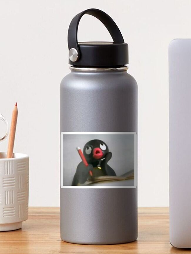Imagen 1 de 3, Pegatina con la obra Pingu, diseñada y vendida por rattyrays.