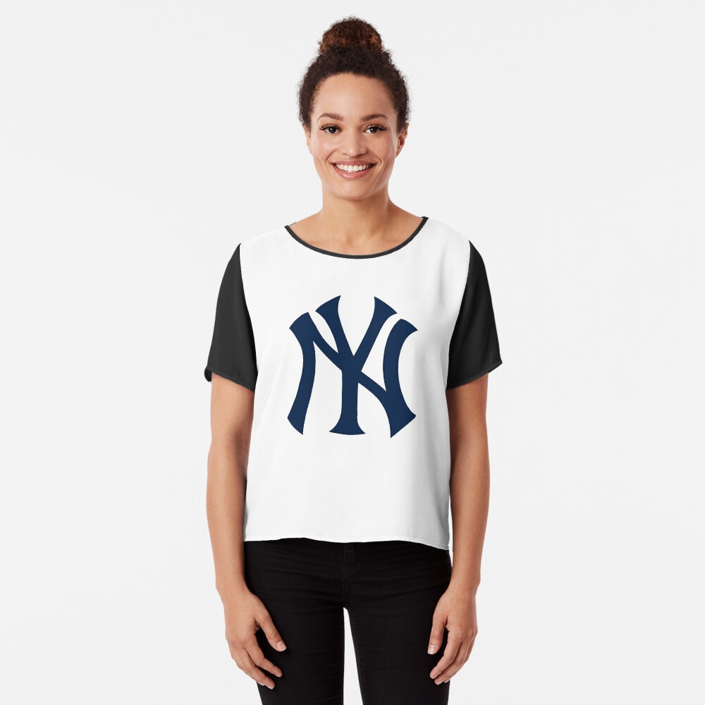 female yankees shirt