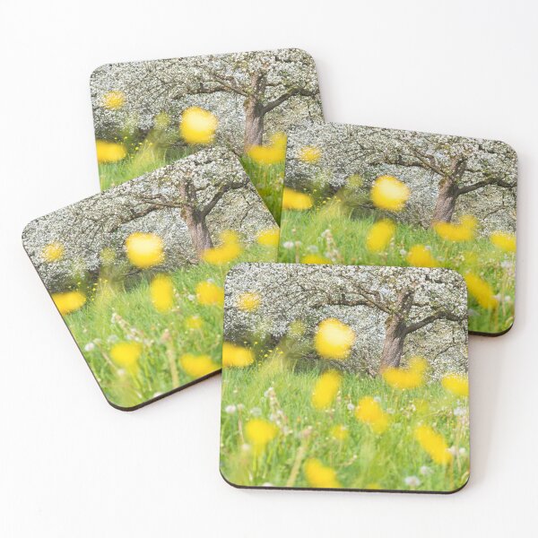 Aperçu de l'œuvre Spring Meadow vert et jaune créée et vendue par mhfoto.