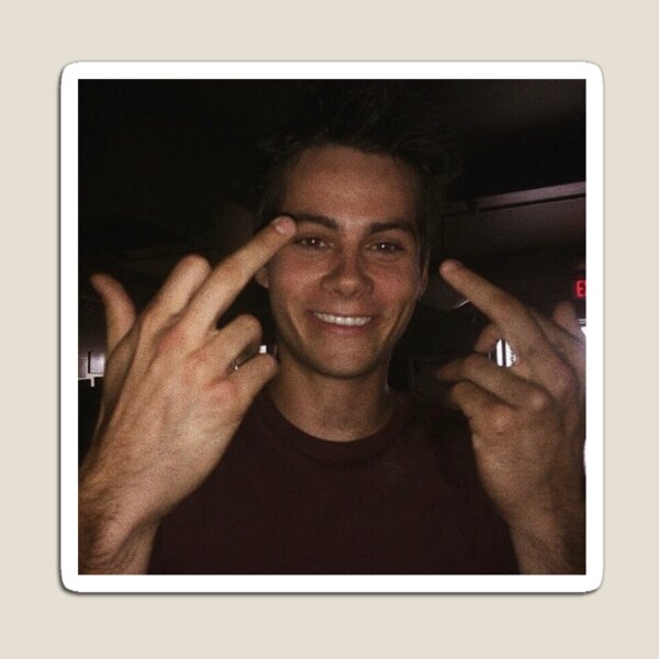 Artikel-Vorschau von Dylan O'brien Mittelfinger // Teen Wolf, designt und verkauft von mgnos.
