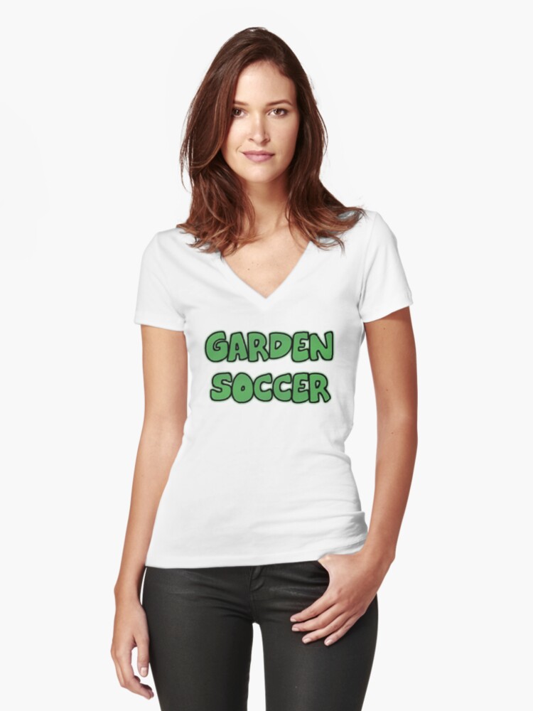 T-shirt moulant col V avec l'œuvre Garden Soccer créée et vendue par Mike Akehurst