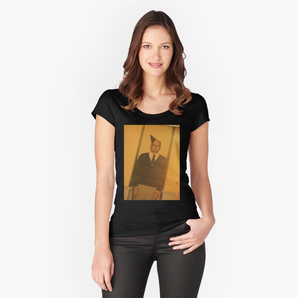 Aperçu de l'œuvre T-shirt échancré créée et vendue par wickedjawn.