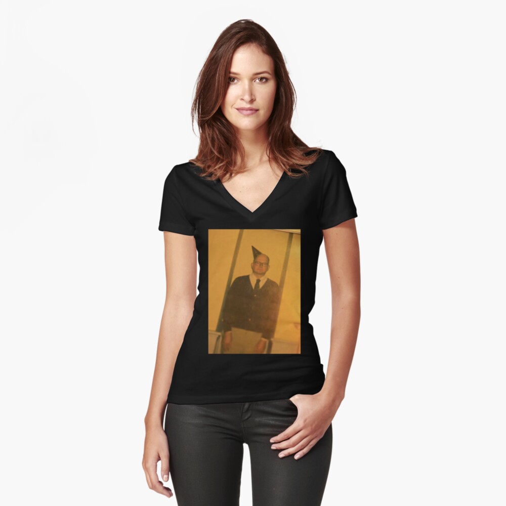 Aperçu de l'œuvre T-shirt moulant col V créée et vendue par wickedjawn.