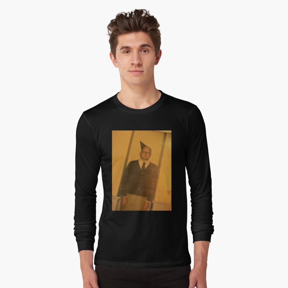 Aperçu de l'œuvre T-shirt manches longues créée et vendue par wickedjawn.