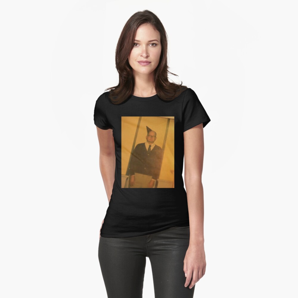 Aperçu de l'œuvre T-shirt moulant créée et vendue par wickedjawn.