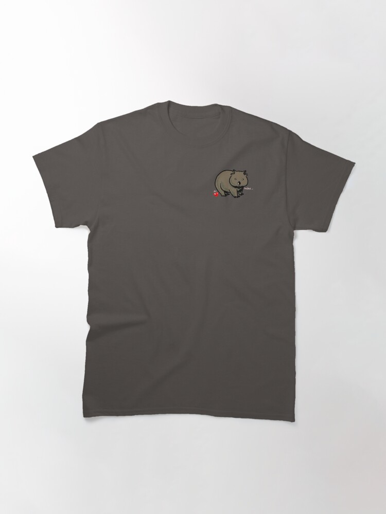 Imagen 3 de 7, Camiseta clásica con la obra Caca de wombat, diseñada y vendida por GameQuacks.