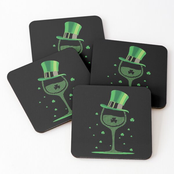 Aperçu de l'œuvre Verre à vin Shamrock Saint Patricks Day créée et vendue par WanitaDesign.