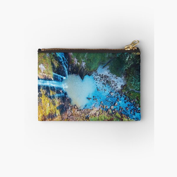 Artikelvorschau, Herzförmiger Wasserfall entworfen und verkauft von Labelpoc.