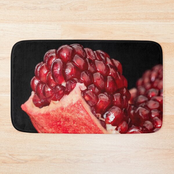 Artikelvorschau, Still life. Juicy ripe opened pomegranate fruit with seeds close up entworfen und verkauft von EG Creativity Art.