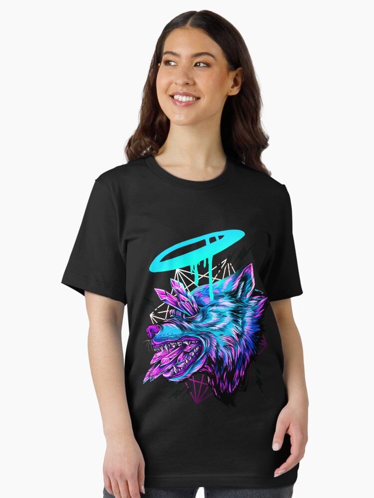 Imagen 2 de 7, Camiseta esencial con la obra Lobo de cristal, diseñada y vendida por retkikosmos.
