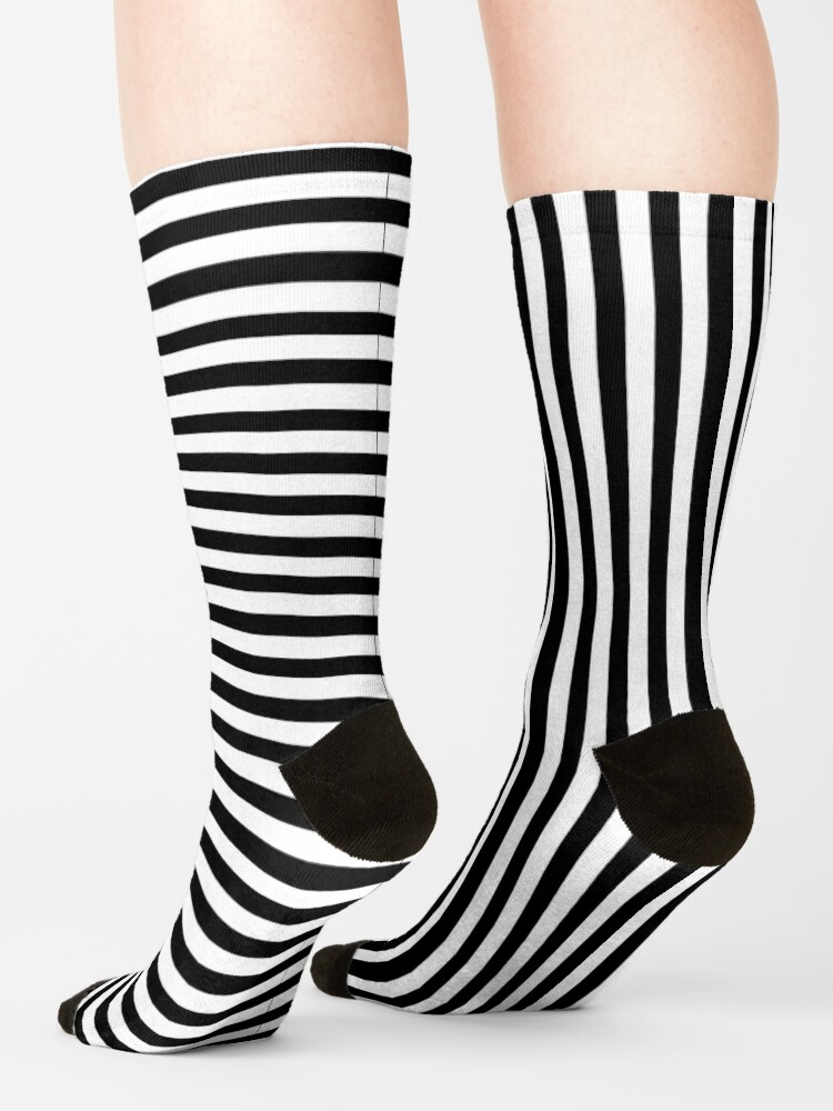 Rayas en blanco y negro y patrones de líneas Fondo negro | Calcetines