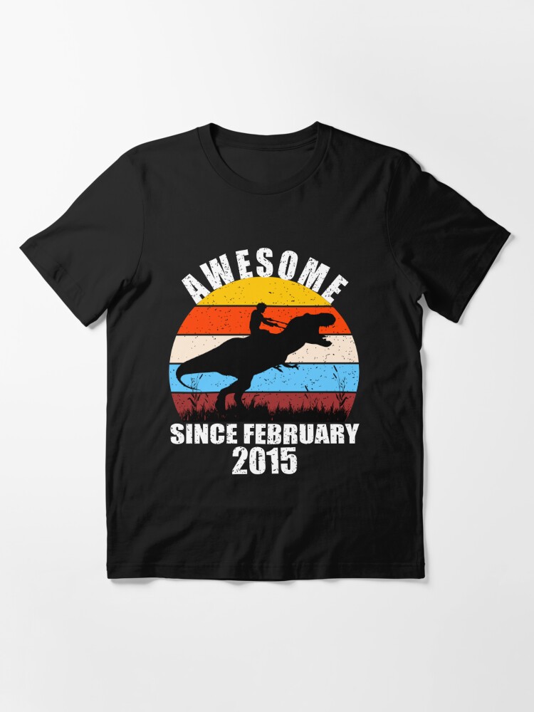 Discover Awesome Since 2015 5th Birthday Essential T-Shirt